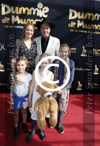 Utrecht 23 september 2017
Premiere dummie de mummie tijdens filmdagen . De cast bestaat uit Roeland Fernhout Jennifer Hoffman Gurkan Kucuksenturk Ergun Simsek en Julian Ras. ~Regisseur Pim v Hoeve