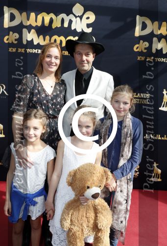 Utrecht 23 september 2017
Premiere dummie de mummie tijdens filmdagen . De cast bestaat uit Roeland Fernhout Jennifer Hoffman Gurkan Kucuksenturk Ergun Simsek en Julian Ras. ~Regisseur Pim v Hoeve