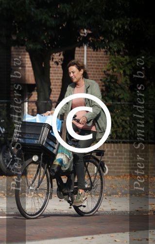 Amsterdam 27 september 2017     
Prinses Marilene v Vollenhoven op de fiets in Amsterdam zuid