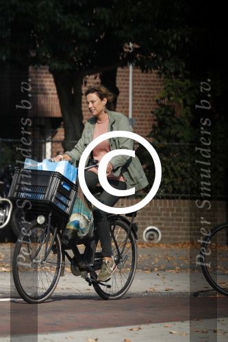 Amsterdam 27 september 2017     
Prinses Marilene v Vollenhoven op de fiets in Amsterdam zuid