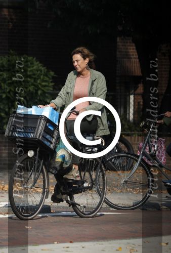 Amsterdam 27 september 2017     
Prinses Marilene v Vollenhoven op de fiets in Amsterdam zuid
