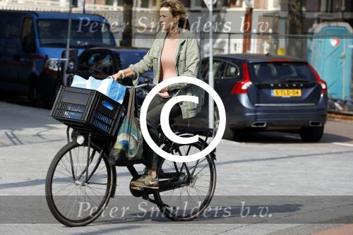 Amsterdam 27 september 2017     
Prinses Marilene v Vollenhoven op de fiets in Amsterdam zuid