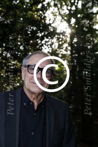 Hilversum 29 september 2017
Boekpresentatie in de wisseloord studio\'s. Rob de Nijs ontvangt het eerste boek
