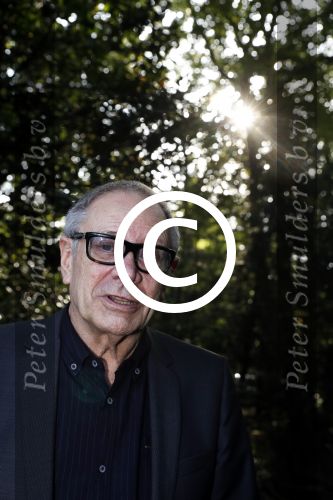 Hilversum 29 september 2017
Boekpresentatie in de wisseloord studio\'s. Rob de Nijs ontvangt het eerste boek