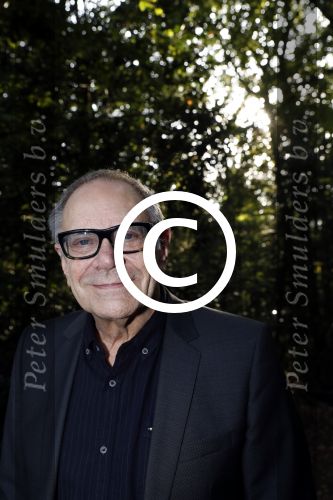 Hilversum 29 september 2017
Boekpresentatie in de wisseloord studio\'s. Rob de Nijs ontvangt het eerste boek