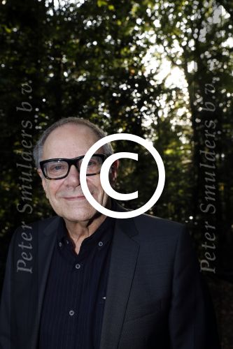Hilversum 29 september 2017
Boekpresentatie in de wisseloord studio\'s. Rob de Nijs ontvangt het eerste boek