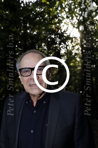 Hilversum 29 september 2017
Boekpresentatie in de wisseloord studio\'s. Rob de Nijs ontvangt het eerste boek