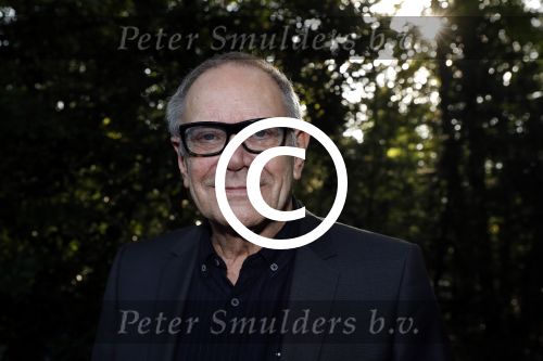 Hilversum 29 september 2017
Boekpresentatie in de wisseloord studio\'s. Rob de Nijs ontvangt het eerste boek