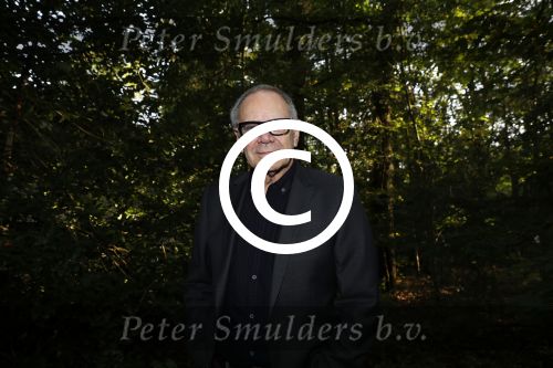 Hilversum 29 september 2017
Boekpresentatie in de wisseloord studio\'s. Rob de Nijs ontvangt het eerste boek
