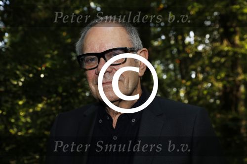 Hilversum 29 september 2017
Boekpresentatie in de wisseloord studio\'s. Rob de Nijs ontvangt het eerste boek