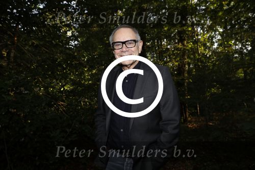 Hilversum 29 september 2017
Boekpresentatie in de wisseloord studio\'s. Rob de Nijs ontvangt het eerste boek