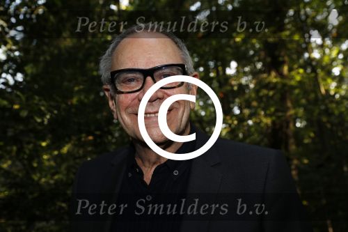 Hilversum 29 september 2017
Boekpresentatie in de wisseloord studio\'s. Rob de Nijs ontvangt het eerste boek