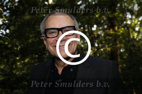 Hilversum 29 september 2017
Boekpresentatie in de wisseloord studio\'s. Rob de Nijs ontvangt het eerste boek