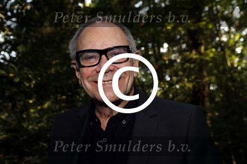 Hilversum 29 september 2017
Boekpresentatie in de wisseloord studio\'s. Rob de Nijs ontvangt het eerste boek