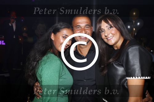 Zaandan 22 september 2017
Karin de Rooij 9 vriendin Ruud Gullit) viert haar 50e verjaardag. Ruud met zijn dochters Felicity en Joelle