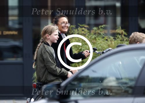 Amsterdam 27 september 2017     
Suzanne Klemann met dochter in amsterdam zuid