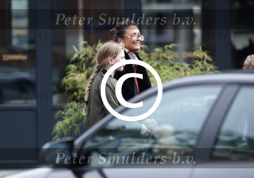 Amsterdam 27 september 2017     
Suzanne Klemann met dochter in amsterdam zuid