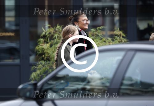Amsterdam 27 september 2017     
Suzanne Klemann met dochter in amsterdam zuid