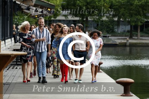 Amsterdam 6 september 2017
Perspresentatie van de musical On Your Feet bij strand Zuid. De cast met oa Ellen Evers, Jim Bakkum, Vajen v d Bosch, Albert Verlinde Nurlaila Kareem en  Tommie Christiaan