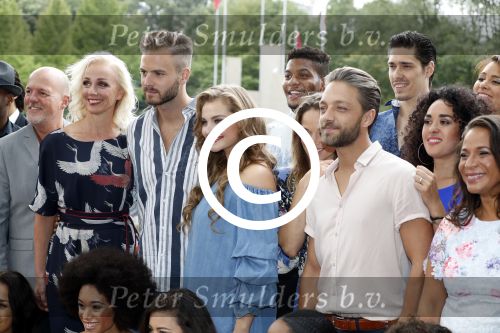 Amsterdam 6 september 2017
Perspresentatie van de musical On Your Feet bij strand Zuid. De cast met oa Ellen Evers, Jim Bakkum, Vajen v d Bosch, Albert Verlinde Nurlaila Kareem en  Tommie Christiaan