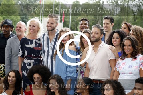 Amsterdam 6 september 2017
Perspresentatie van de musical On Your Feet bij strand Zuid. De cast met oa Ellen Evers, Jim Bakkum, Vajen v d Bosch, Albert Verlinde Nurlaila Kareem en  Tommie Christiaan