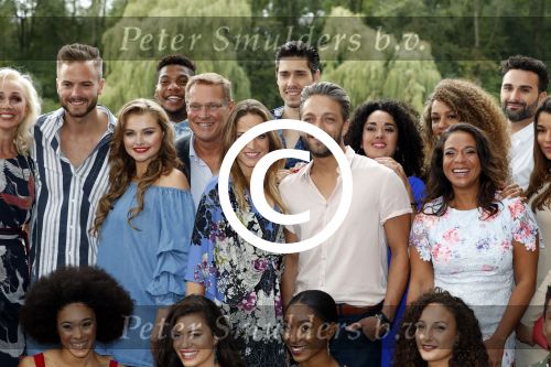 Amsterdam 6 september 2017
Perspresentatie van de musical On Your Feet bij strand Zuid. De cast met oa Ellen Evers, Jim Bakkum, Vajen v d Bosch, Albert Verlinde Nurlaila Kareem en  Tommie Christiaan