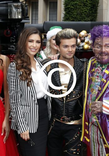 Amsterdam 25 september 2017 
Holly Mae Brood, Martijn Fischer, Yolanthe Sneijder-Cabau, Buddy Vedder, Danny de Munk, Glennis Grace en Carlo Boszhard tijdens de castpresentatie van de Christmas Show 2017 in hotel The Grand. Ruben Nicolai presenteert het.