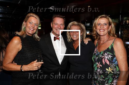 Utrecht 23 september 2018
Premiere Mamma Mia in beatrixtheater. Hoofdrollen zijn er voor Antje Monteiro Jolijn Henneman Sophia Wezer Hilke Bierman Dieter Troubleyn Emiel de Jong en Soy Kroon. Albert Verlinde met zijn zussen