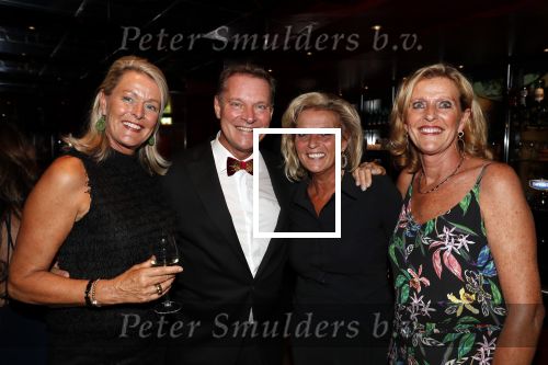 Utrecht 23 september 2018
Premiere Mamma Mia in beatrixtheater. Hoofdrollen zijn er voor Antje Monteiro Jolijn Henneman Sophia Wezer Hilke Bierman Dieter Troubleyn Emiel de Jong en Soy Kroon. Albert Verlinde met zijn zussen