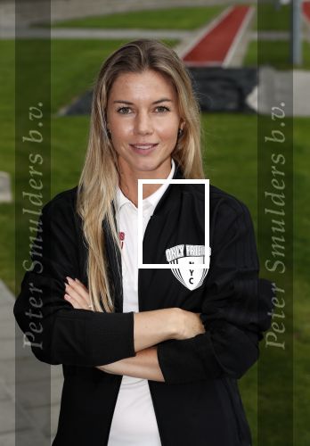 Amsterdam 11 september 2018
Het volledige team van hardlopers voor Only Friends bestaat uit tien personen: zanger Robert Leroy, chef-kok Ramon Beuk, ex-voetbalster Anouk Hoogendijk, eSporter Koen Weijland, Carlos Platier (judoka en winnaar Expeditie Robinson 2017), JoÃ«lle Witschge (deelneemster Expeditie Robinson), huisarts/schrijver/vlogger Rutger Verhoeff, social media influencer Jamie de Boer, Maup van den Berg en Stefan Valk. Ze gaan de marathon van New York lopen.