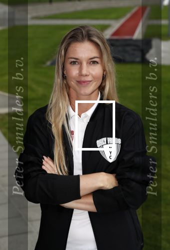 Amsterdam 11 september 2018
Het volledige team van hardlopers voor Only Friends bestaat uit tien personen: zanger Robert Leroy, chef-kok Ramon Beuk, ex-voetbalster Anouk Hoogendijk, eSporter Koen Weijland, Carlos Platier (judoka en winnaar Expeditie Robinson 2017), JoÃ«lle Witschge (deelneemster Expeditie Robinson), huisarts/schrijver/vlogger Rutger Verhoeff, social media influencer Jamie de Boer, Maup van den Berg en Stefan Valk. Ze gaan de marathon van New York lopen.