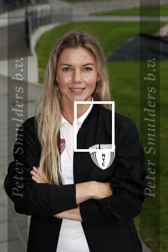 Amsterdam 11 september 2018
Het volledige team van hardlopers voor Only Friends bestaat uit tien personen: zanger Robert Leroy, chef-kok Ramon Beuk, ex-voetbalster Anouk Hoogendijk, eSporter Koen Weijland, Carlos Platier (judoka en winnaar Expeditie Robinson 2017), JoÃ«lle Witschge (deelneemster Expeditie Robinson), huisarts/schrijver/vlogger Rutger Verhoeff, social media influencer Jamie de Boer, Maup van den Berg en Stefan Valk. Ze gaan de marathon van New York lopen.