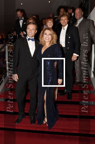 Utrecht 23 september 2018
Premiere Mamma Mia in beatrixtheater. Hoofdrollen zijn er voor Antje Monteiro Jolijn Henneman Sophia Wezer Hilke Bierman Dieter Troubleyn Emiel de Jong en Soy Kroon.