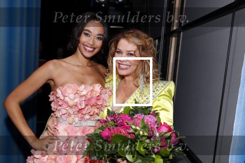 Utrecht 23 september 2018
Premiere Mamma Mia in beatrixtheater. Hoofdrollen zijn er voor Antje Monteiro Jolijn Henneman Sophia Wezer Hilke Bierman Dieter Troubleyn Emiel de Jong en Soy Kroon. Antje met Romy