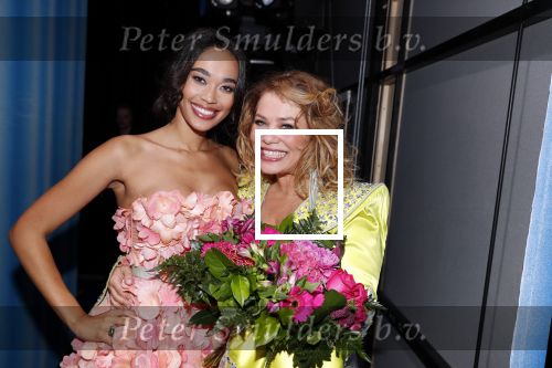 Utrecht 23 september 2018
Premiere Mamma Mia in beatrixtheater. Hoofdrollen zijn er voor Antje Monteiro Jolijn Henneman Sophia Wezer Hilke Bierman Dieter Troubleyn Emiel de Jong en Soy Kroon. Antje met Romy