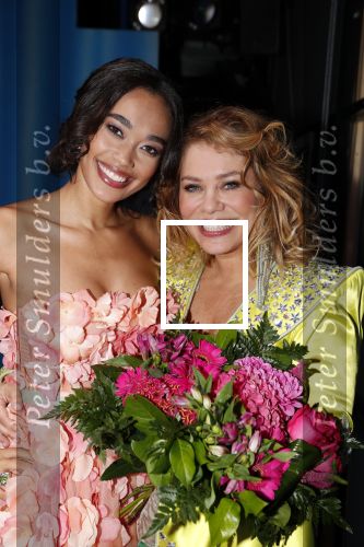 Utrecht 23 september 2018
Premiere Mamma Mia in beatrixtheater. Hoofdrollen zijn er voor Antje Monteiro Jolijn Henneman Sophia Wezer Hilke Bierman Dieter Troubleyn Emiel de Jong en Soy Kroon. Antje met Romy
