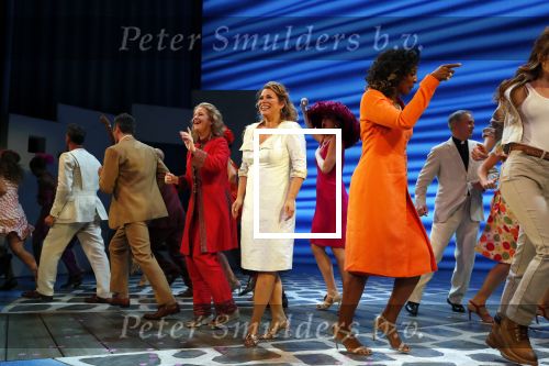 Utrecht 23 september 2018
Premiere Mamma Mia in beatrixtheater. Hoofdrollen zijn er voor Antje Monteiro Jolijn Henneman Sophia Wezer Hilke Bierman Dieter Troubleyn Emiel de Jong en Soy Kroon.