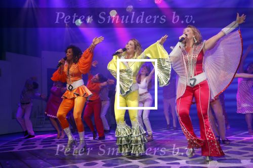 Utrecht 23 september 2018
Premiere Mamma Mia in beatrixtheater. Hoofdrollen zijn er voor Antje Monteiro Jolijn Henneman Sophia Wezer Hilke Bierman Dieter Troubleyn Emiel de Jong en Soy Kroon.