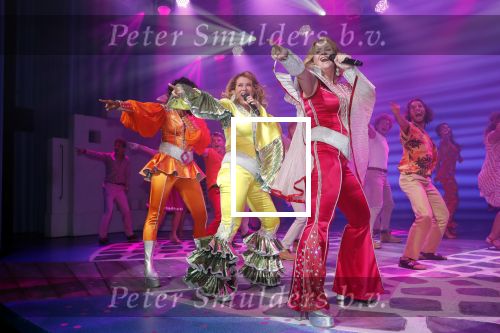 Utrecht 23 september 2018
Premiere Mamma Mia in beatrixtheater. Hoofdrollen zijn er voor Antje Monteiro Jolijn Henneman Sophia Wezer Hilke Bierman Dieter Troubleyn Emiel de Jong en Soy Kroon.