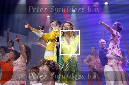 Utrecht 23 september 2018
Premiere Mamma Mia in beatrixtheater. Hoofdrollen zijn er voor Antje Monteiro Jolijn Henneman Sophia Wezer Hilke Bierman Dieter Troubleyn Emiel de Jong en Soy Kroon.