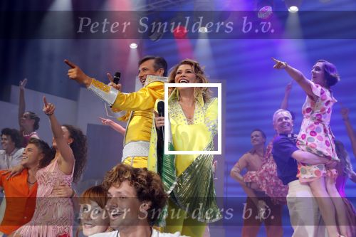 Utrecht 23 september 2018
Premiere Mamma Mia in beatrixtheater. Hoofdrollen zijn er voor Antje Monteiro Jolijn Henneman Sophia Wezer Hilke Bierman Dieter Troubleyn Emiel de Jong en Soy Kroon.