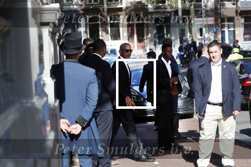 Amsterdam 29 september 2018
Barrack Obama verlaat het amstel hotel . Hij had ongeveer 10 man beveiliging bij zich.