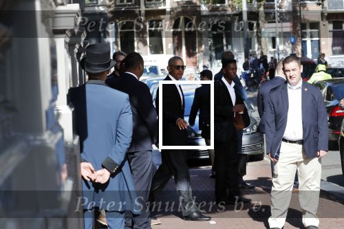 Amsterdam 29 september 2018
Barrack Obama verlaat het amstel hotel . Hij had ongeveer 10 man beveiliging bij zich.