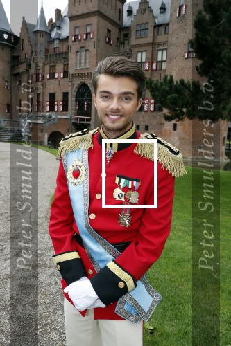 Haarzuilens 12 september 2018
Presentatie cast RTL Kerstshow op kasteel de haar. De cast bestaat uit Carlo Boszhard Buddy Vedder Esmee v Kampen Berget Lewis Pip Pellens Fred v Leer Ger Otte Celinde Schoenmaker en de kerstman.