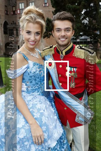 Haarzuilens 12 september 2018
Presentatie cast RTL Kerstshow op kasteel de haar. De cast bestaat uit Carlo Boszhard Buddy Vedder Esmee v Kampen Berget Lewis Pip Pellens Fred v Leer Ger Otte Celinde Schoenmaker en de kerstman.