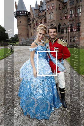 Haarzuilens 12 september 2018
Presentatie cast RTL Kerstshow op kasteel de haar. De cast bestaat uit Carlo Boszhard Buddy Vedder Esmee v Kampen Berget Lewis Pip Pellens Fred v Leer Ger Otte Celinde Schoenmaker en de kerstman.