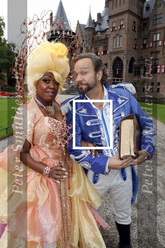 Haarzuilens 12 september 2018
Presentatie cast RTL Kerstshow op kasteel de haar. De cast bestaat uit Carlo Boszhard Buddy Vedder Esmee v Kampen Berget Lewis Pip Pellens Fred v Leer Ger Otte Celinde Schoenmaker en de kerstman.