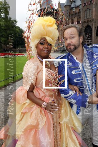 Haarzuilens 12 september 2018
Presentatie cast RTL Kerstshow op kasteel de haar. De cast bestaat uit Carlo Boszhard Buddy Vedder Esmee v Kampen Berget Lewis Pip Pellens Fred v Leer Ger Otte Celinde Schoenmaker en de kerstman.