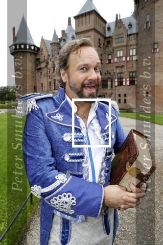 Haarzuilens 12 september 2018
Presentatie cast RTL Kerstshow op kasteel de haar. De cast bestaat uit Carlo Boszhard Buddy Vedder Esmee v Kampen Berget Lewis Pip Pellens Fred v Leer Ger Otte Celinde Schoenmaker en de kerstman.