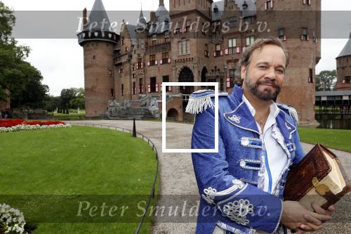 Haarzuilens 12 september 2018
Presentatie cast RTL Kerstshow op kasteel de haar. De cast bestaat uit Carlo Boszhard Buddy Vedder Esmee v Kampen Berget Lewis Pip Pellens Fred v Leer Ger Otte Celinde Schoenmaker en de kerstman.